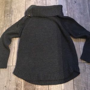 Thick grey sweater with gold zipper detail